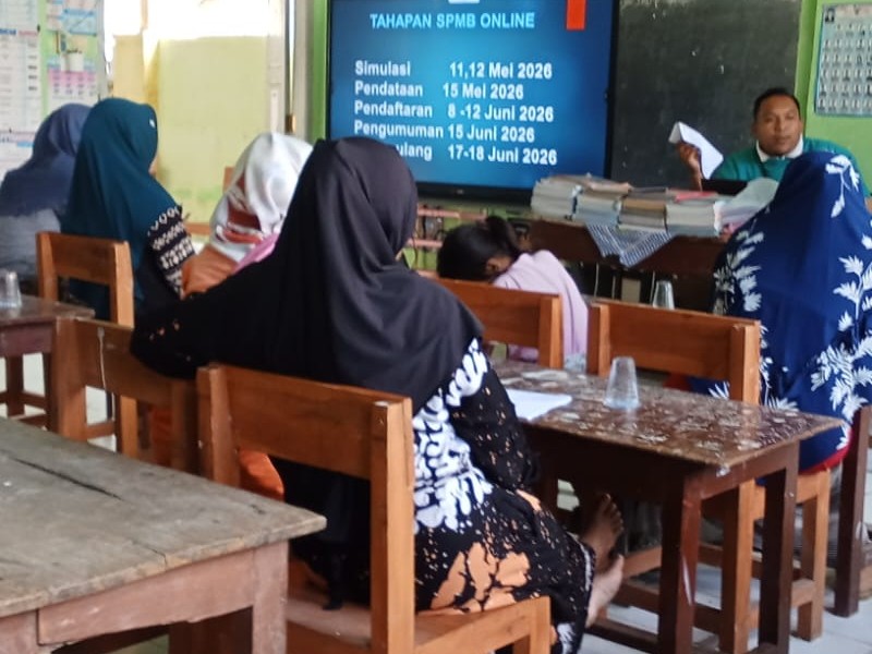 Antusiasme Tinggi! Orang Tua Calon Murid Berbondong-bondong Daftarkan Putra Putrinya pada SPMB 2026